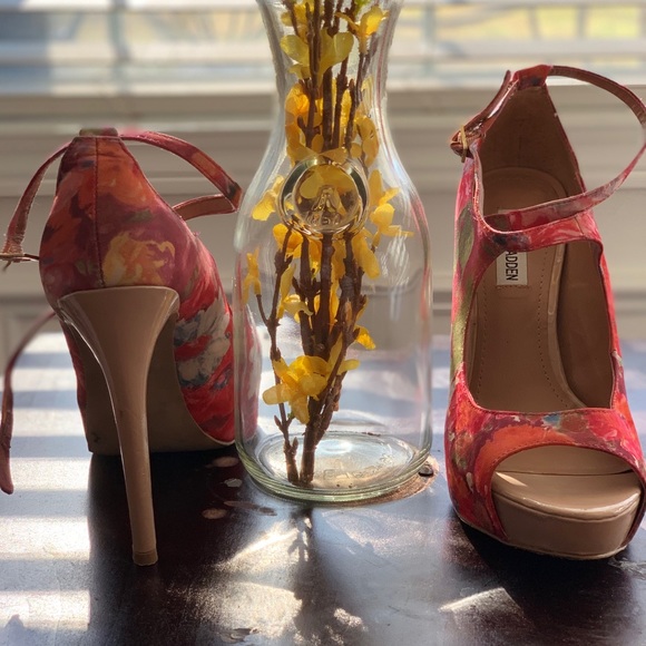 Steve Madden Shoes - Steve Madden Floral Print Heels ( size 9)